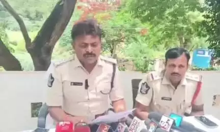 పుట్టపర్తి : అంతర్ రాష్ట్ర మోసగాడిని అరెస్ట్ చేసినట్లు వెల్లడించిన డిఎస్పి విజయ్ కుమార్