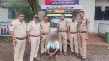 घट्टिया: उन्हेल पुलिस की NDPS एक्ट में कार्रवाई, गांजा व अवैध शराब की तस्करी करने वाले आरोपी गिरफ्तार