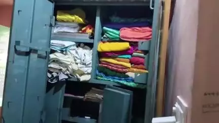 ಪಾವಗಡ: ದೊಡ್ಡಹಟ್ಟಿಯಲ್ಲಿ ಮನೆಯ ಬಾಗಿಲು ಮುರಿದು ಆಭರಣ, ದಾಖಲೆಗಳ ಕಳವು ಮಾಡಿದ ಖದೀಮರು