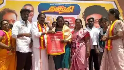 நல்லம்பள்ளி: மாதேமங்கலம் 
தமிழக வெற்றிகழகத்தின் சார்பில் விஜய் பிறந்தநாளை முன்னிட்டு 200 பேருக்கு நலத்திட்ட உதவிகளை வழங்கப்பட்டது