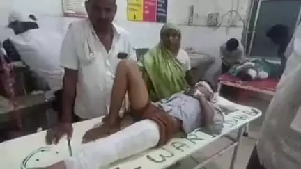 बदायूं: गुन्नौर, जनपद संभल में अज्ञात वाहन की टक्कर से बाइक सवार किशोर घायल, बदायूं के जिला अस्पताल में भर्ती