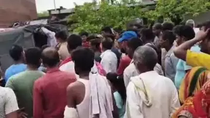करछना: कैथी गांव में मृतक की पत्नी की तहरीर पर पुलिस ने जेठ और उसके बेटे पर प्रताड़ना का मुकदमा दर्ज किया