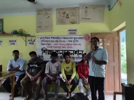 মথুরাপুর ২: যোগ্য শিক্ষক ও শিক্ষা কর্মীদের সম্মানের সঙ্গে স্কুলে ফেরানোর দাবিতে শ্রীফলতলা বেসিস স্কুলে এক আলোচনা সভার আয়োজন করা হয়