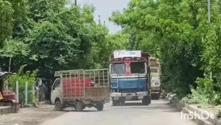 एत्मादपुर: RB डिग्री कॉलेज पर धंसी सड़क, नाला निर्माण से बाधित रास्ता बना लोगों के लिए समस्या
#jansamasya