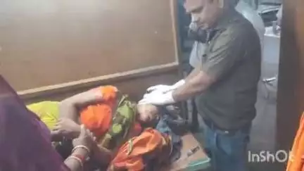 बरियातु: रुचुआ गांव में सीढ़ी से गिरकर महिला घायल, अस्पताल रेफर