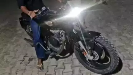 हरिद्वार: कनखल में मोडिफाइड साइलेंसर लगाकर बुलेट बाइक से पटाखे बजाने और उत्पात मचाने पर पुलिस ने काटा ₹19500 का चालान