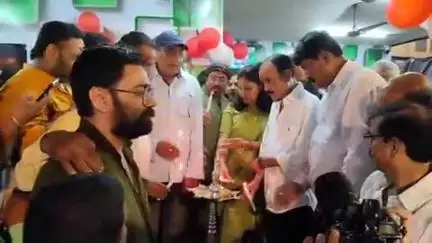 सबौर: आदमपुर के सीएमएस हाई स्कूल मैदान में डिज्नीलैंड मेले का दीप प्रज्वलन व फीता काटकर शुभारंभ