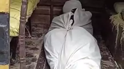 फतेहपुर: खखरेरू के औढेरा के समीप बाइक और स्कूटी की भिड़ंत में एक की मौत, तीन लोग हुए घायल, पुलिस ने कराया पोस्टमार्टम