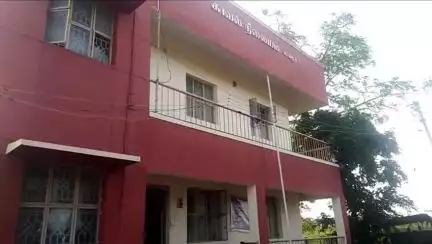 வேடசந்தூர்: ராசாகவுண்டனூர் குளத்தில் சேவல் சண்டை சூதாட்டத்தில் ஈடுபட்ட ஐந்து பேர் கைது