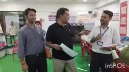 गोपालगंज: डीएम ने ब्लॉक परिसर स्थित ईवीएम केंद्र का किया निरीक्षण, मॉक पोल की ली जानकारी