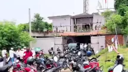 गोड्डा: गोड्डा में जनता दरबार में श्रम नियोजन मंत्री संजय यादव ने सुनीं लोगों की समस्याएं