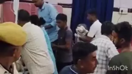 बालेसर: जोधपुर-जैसलमेर नेशनल हाईवे 125 पर खारी बेरी गांव के पास हुआ सड़क हादसा, चार लोग घायल
