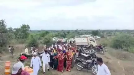 बुरहानपुर: विश्व प्रसिद्ध कुंडी भंडारे की पहाड़ी होगी हरी-भरी, बुरहानपुर विधायक अर्चना चिटनीस ने किया बीजारोपण