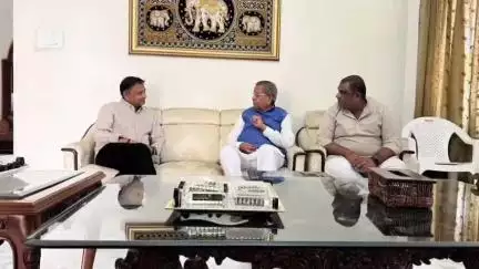 झाडोल: राज्यसभा सांसद घनश्याम तिवाड़ी ने विमान हादसे में दिवंगत परिवारों से मुलाकात कर संवेदना व्यक्त की