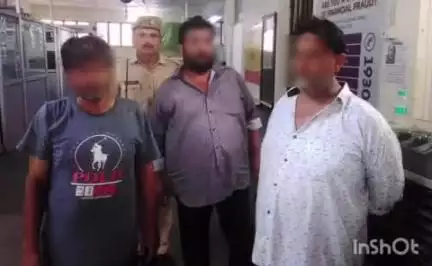 आगरा: पशु चिकित्सालय के पास हार जीत की बाजी लगाकर जुआ खेलने वाले 3 अभियुक्तों को किया गिरफ्तार