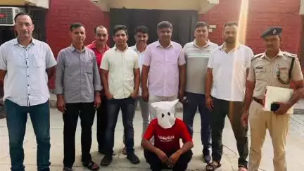 हिसार: खजांचीय बाजार में ज्वेलर्स की दुकान में 2 करोड़ की फिरौती मांगने वाला आरोपी पुलिस द्वारा अदालत में पेश