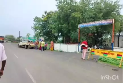 थांदला: काकनवानी में बस ने बाइक को टक्कर मारी, बाइक सवार एक युवक की मौत, 2 घायल