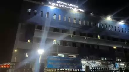 গোপীবল্লভপুর ১: বাড়ির কাছে সাপের কামড়ে জখম দেউলবাড় গ্রামের যুবক রঞ্জিত দেহুরী কে উদ্ধার করে চিকিৎসার জন্য আনা হল গোপীবল্লভপুর হাসপাতালে