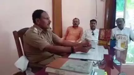 भीटी: जहांगीरगंज में लोगों की सुरक्षा और जाम से मुक्ति के लिए थानाध्यक्ष ने व्यापारियों से की मंत्रणा, दिलाया सुरक्षा का भरोसा