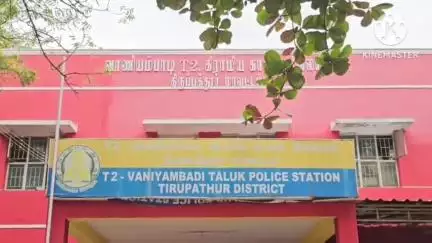 வாணியம்பாடி: தேவஸ்தானம் பகுதியில்  தடை செய்யப்பட்ட புகையிலை பொருட்கள் விற்பனை செய்த நபர் கைது ரூ. 8000 மதிப்பிலான புகையிலை பொருட்கள் பறிமுதல்
