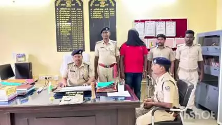 उदाकिशुनगंज: पुरैनी पुलिस ने 50 हजार के इनामी केशव को किया गिरफ्तार, एसडीपीओ ने की प्रेस कॉन्फ्रेंस