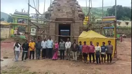 ପଟ୍ଟାଙ୍ଗୀ: ପୂର୍ବତନ ବିଧାୟକଙ୍କ ନବୀନ ପଟନାୟକଙ୍କ ଆସୁ ଆରୋଗ୍ୟ କାମନା ନେଇ ମାଁ ଗାଙ୍ଗେଶ୍ୱରୀଙ୍କ  ମନ୍ଦିର ପୀଠରେ ଦୀପ ଦାନ