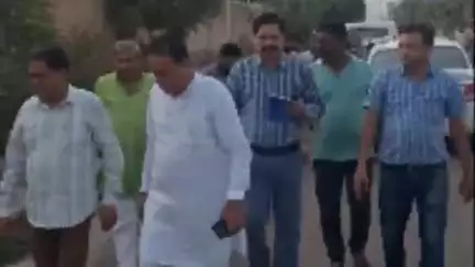 लुणी: लूनी विधानसभा क्षेत्र में कैबिनेट मंत्री जोगाराम पटेल ने दौरे के दौरान नालों में गंदगी व जल भराव पर अधिकारियों को दिए निर्देश