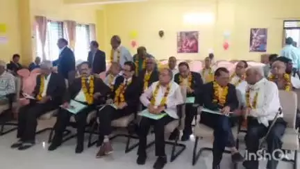 बैतूल नगर: जिला आयुष कार्यालय में आयुष विभाग ने सेवानिवृत्त चिकित्सकों और कर्मचारियों को किया सम्मानित