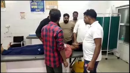 इटावा: फ्रेंड्स कालोनी इलाके में बाइक सवार युवकों ने किशोर को मारपीट कर किया घायल, पुलिस मेडिकल परीक्षण करा जांच में जुटी है