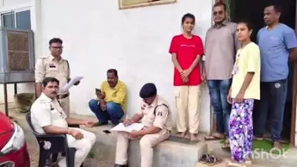 बेमेतरा जिला के बेरला खम्हरिया और साजा के सभी वार्डों में पुलिस ने 533 किराएदारों की मुसाफिरी की, आधार कार्ड की जांच की