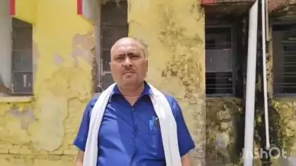 छिबरामऊ: तहसील परिसर में समाजसेवी ने SDM को दी तहरीर, कहा- हलीमा बीवी की जमीन पर भूमाफियाओं ने किया कब्जा