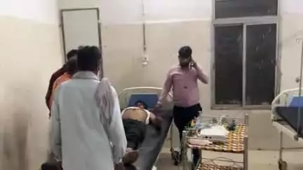 टीकमगढ़: जतारा में बिजली सुधार करते समय लाइनमैन को लगा करंट, हालत बिगड़ी, अस्पताल रेफर
