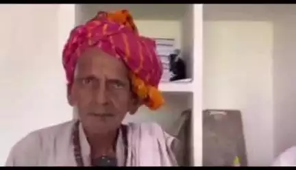 मण्डरायल: नया गांव में रिटायर्ड टीचर ने जिंदा रहते हुए लगवाई अपनी मूर्ति, बनी चर्चा का विषय