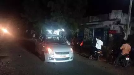 కోరుట్ల: మల్లాపూర్ మండలం కొత్త ధామరాజ్ పల్లి లో కారు ను ఢీ కొట్టిన ఇసుక ట్రాక్టర్ ఆపకుండా పరారీ