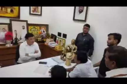 रामटेक: राज्यमंत्री आशिष जयस्वाल यांच्या जनसंपर्क कार्यालय रामटेक येथील जनता दरबारात विविध समस्यांचा निपटारा