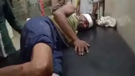 टीकमगढ़: अस्तोन गांव के पास सड़क हादसे में एक व्यक्ति घायल, सिर में गंभीर चोट लगने के बाद ज़िला अस्पताल में भर्ती