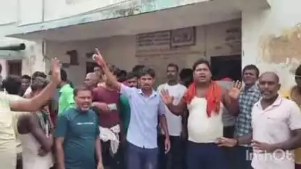महुआ: महुआ थाना क्षेत्र के बेझा में करंट लगने से बिजली मिस्त्री की मौत, लोगों ने किया हंगामा