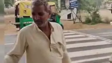 चांदपुर: चांदपुर में थ्री व्हीलर और मोटरसाइकिल की टक्कर में बाइक सवार गंभीर रूप से घायल