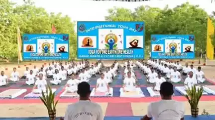 सुकमा: सीआरपीएफ 217 बटालियन ने कोंटा वाहिनी मुख्यालय में आयोजित किया योग शिविर
