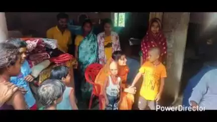 प्राणपुर: शीतलमनी में सड़क हादसे में चौकीदार की मौत, परिजनों से मुलाकात कर लोगों ने बंधाया ढाढस