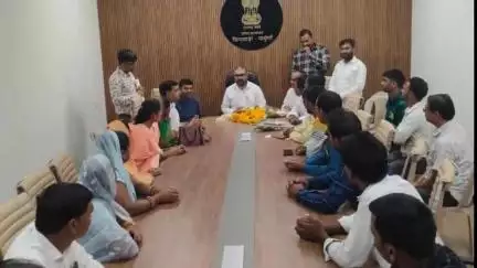 चौरई: ग्राम कुंडा में हायर सेकेंडरी स्कूल की मांग को लेकर भाजपा प्रतिनिधिमंडल ने सांसद से मुलाकात की