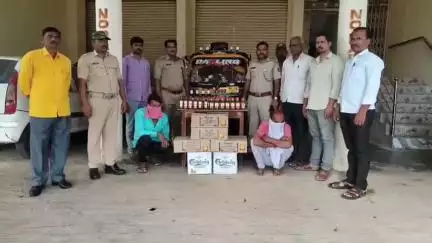ಕಮಲನಗರ: ದಾಬಕಾ(ಸಿ) ಗ್ರಾಮದ ಬಳಿ ಅಬಕಾರಿ ಇಲಾಖೆ ಅಧಿಕಾರಿಗಳ ದಾಳಿ, ಮದ್ಯದ ಬಾಟಲಿಗಳ ಜಪ್ತಿ