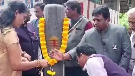 పట్టణ శివారులోని తపోవన ఆశ్రమంలో గోవులకు ఏర్పాటు చేసిన గొరుకు స్తంభాలను ప్రారంభించిన మున్సిపల్ ఛైర్మన్ నార్ల భవన రత్నాజీ