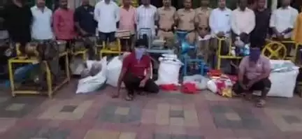 पाथर्डी: शहरातील मावा बनवणाऱ्या कारखान्यांवर पोलीस अधीक्षक सोमनाथ घार्गे यांच्या विशेष पथकाची धाड, ३ लाख ९८ हजारांचा माल जप्त