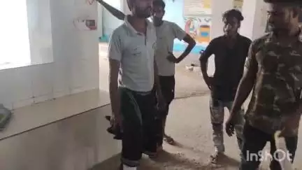 मधेपुरा: मेडिकल कॉलेज के सामने बाइक सवार शिव शंकर मुखिया सड़क दुर्घटना में जख्मी, सागर अस्पताल में भर्ती