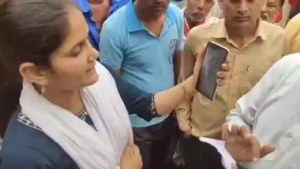 रहली: युवक की हत्या: 32 घंटे बाद अंतिम संस्कार, परिजनों ने कहा आरोपियों के घर तोड़ो, जीतू पटवारी-चंद्रशेखर ने की बात