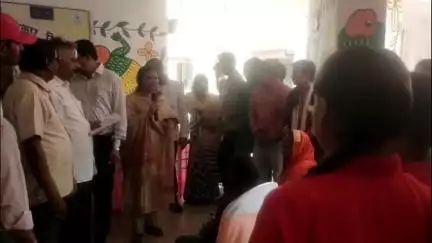 गिरिडीह: प्रखंड मुख्यालय परिसर में झालसा रांची के निर्देश पर मेगा विधिक सशक्तिकरण शिविर का आयोजन किया गया