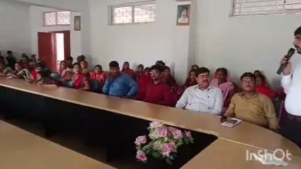 गावां: प्रखंड कार्यालय परिसर में कानूनी जागरूकता शिविर में परिसंपत्तियों का वितरण किया गया