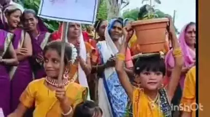 सुरगाणा: मालगव्हाण येथे आमास सेवा ग्रुपच्या वतीने ग्रंथ व वृक्षदिंडी काढून दिला पर्यावरण संरक्षणाचा संदेश