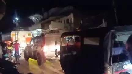 मझौली: मड़वास मार्केट में लगे भीषण जाम में फंसी एंबुलेंस, जाम से राहगीर भी हुए परेशान